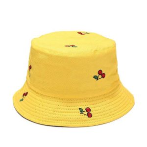 Bob cerise rouge en extérieur