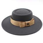 chapeau chic avec ruban décoratif
